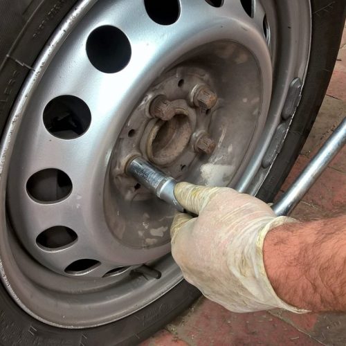 cómo cambiar un neumático